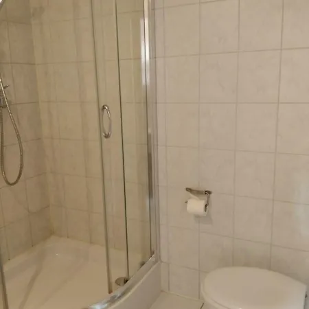 Rum i privatbostad Mobliertes Mit Eigenes Bad In Forchheim Reuth *